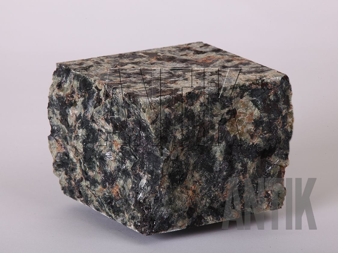 Kostka cięto-łupana Lukovetsky 100x100x100 (1)